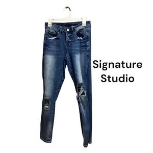 SIGNATURE STUDIOS JEANS SIZE 8 WITH 28” INSEAM GENTLY WORN